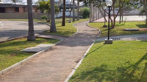 EXCELENTE APARTAMENTO COM PISCINA CONDOMINIO FRENTE O MAR NOS INGLESES