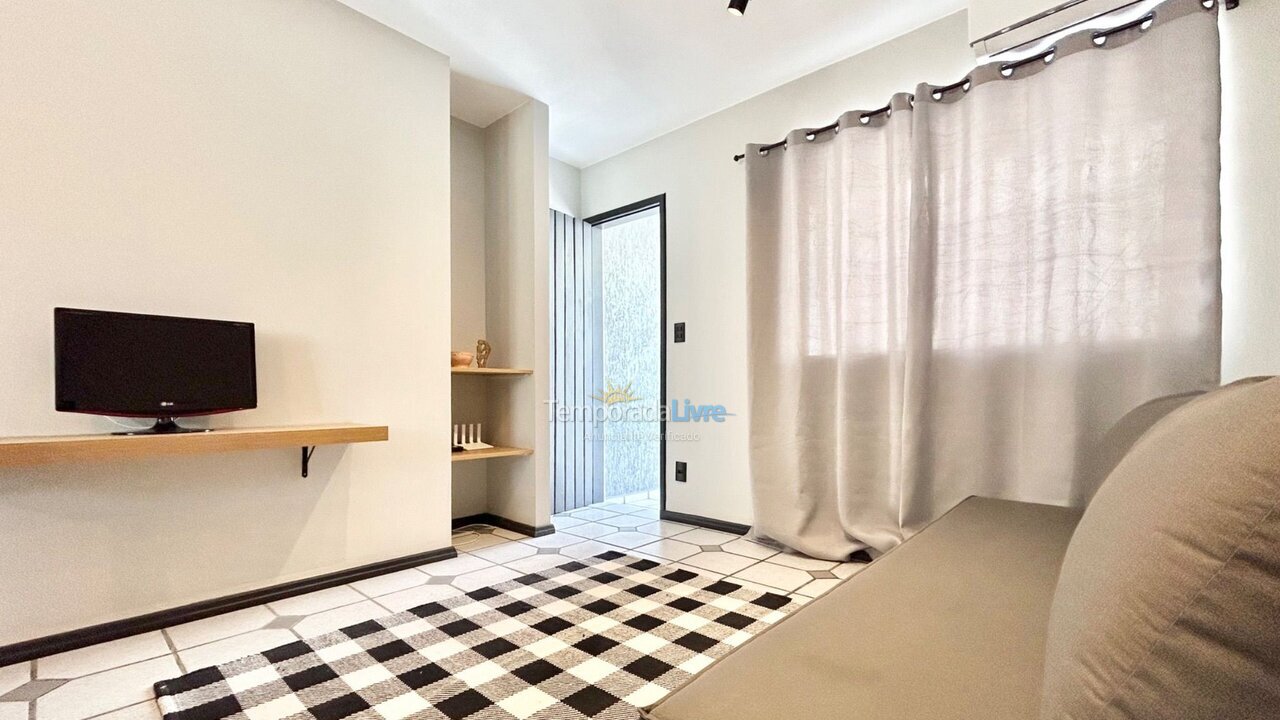 Chácara / sítio para aluguel de temporada em Bombinhas (Praia de Bombas)