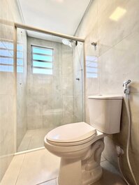 006 - Apto com 2 dormitórios na praia de Bombas