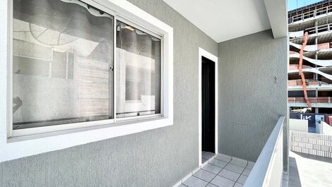 006 - Apto com 2 dormitórios na praia de Bombas