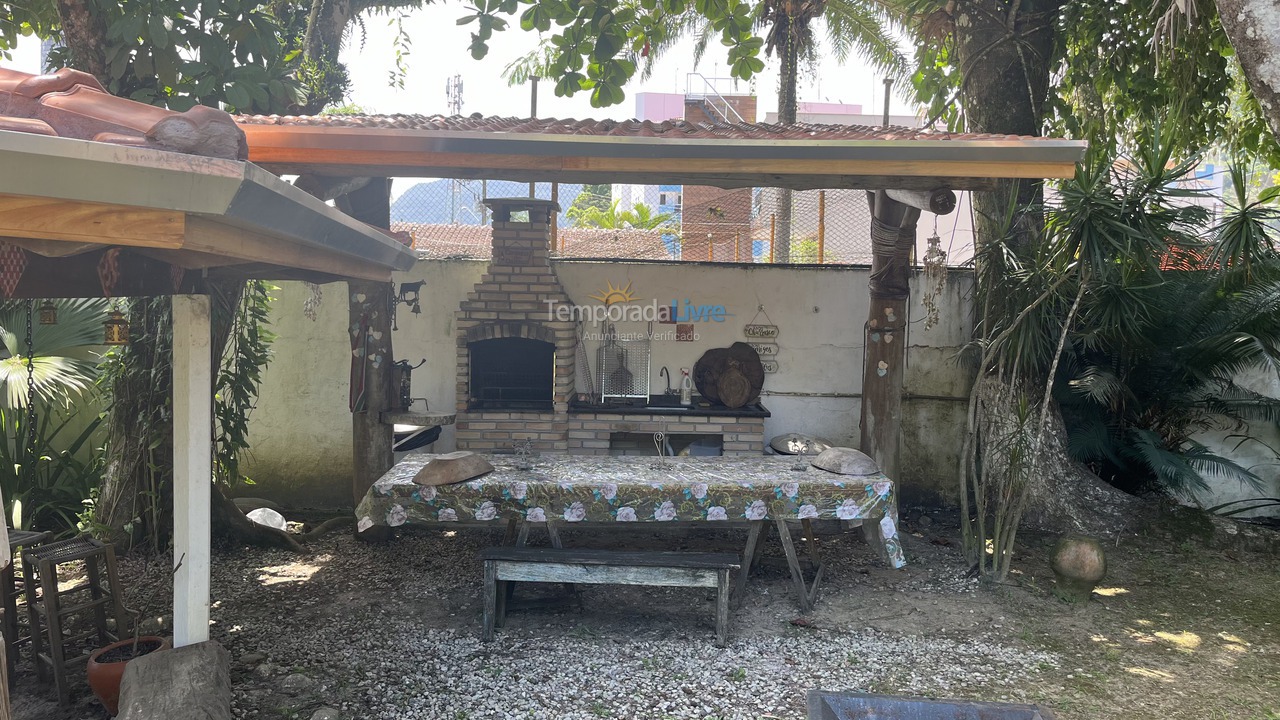 Casa para aluguel de temporada em Ubatuba (Enseada)