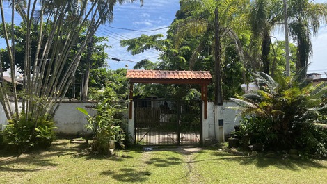 Chácara Ricci, a 💯 m do mar, a tranquilidade e magia que você merece!