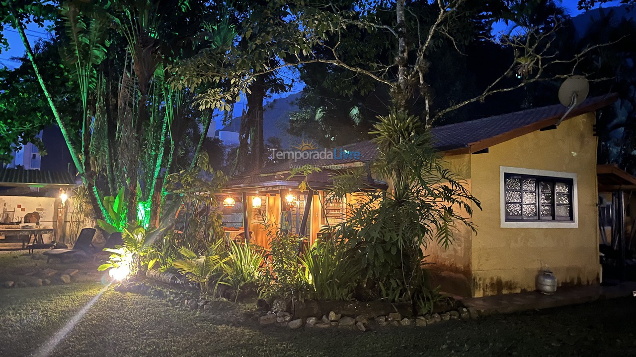 Casa para aluguel de temporada em Ubatuba (Enseada)