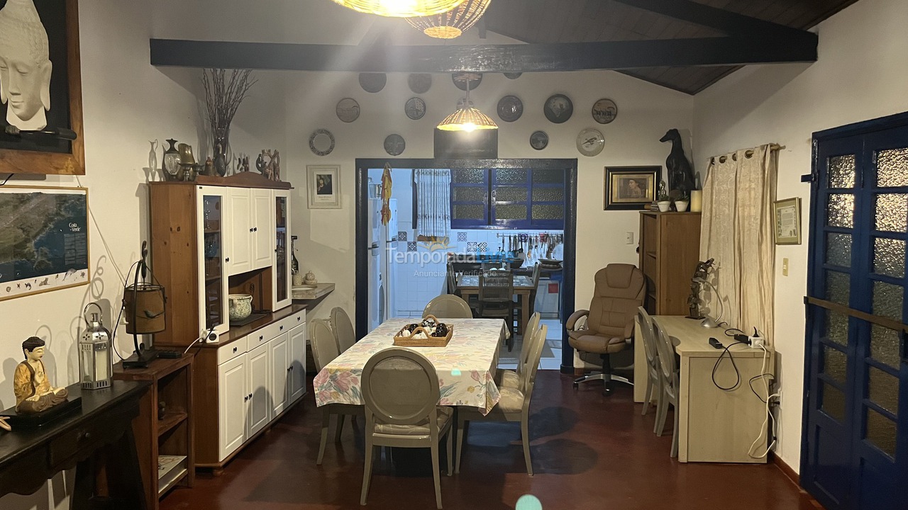 Casa para aluguel de temporada em Ubatuba (Enseada)