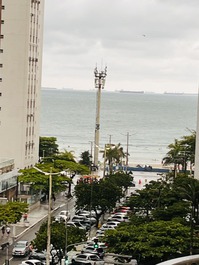 Quase pé na areia ! apto recém reformado e muito confortável 