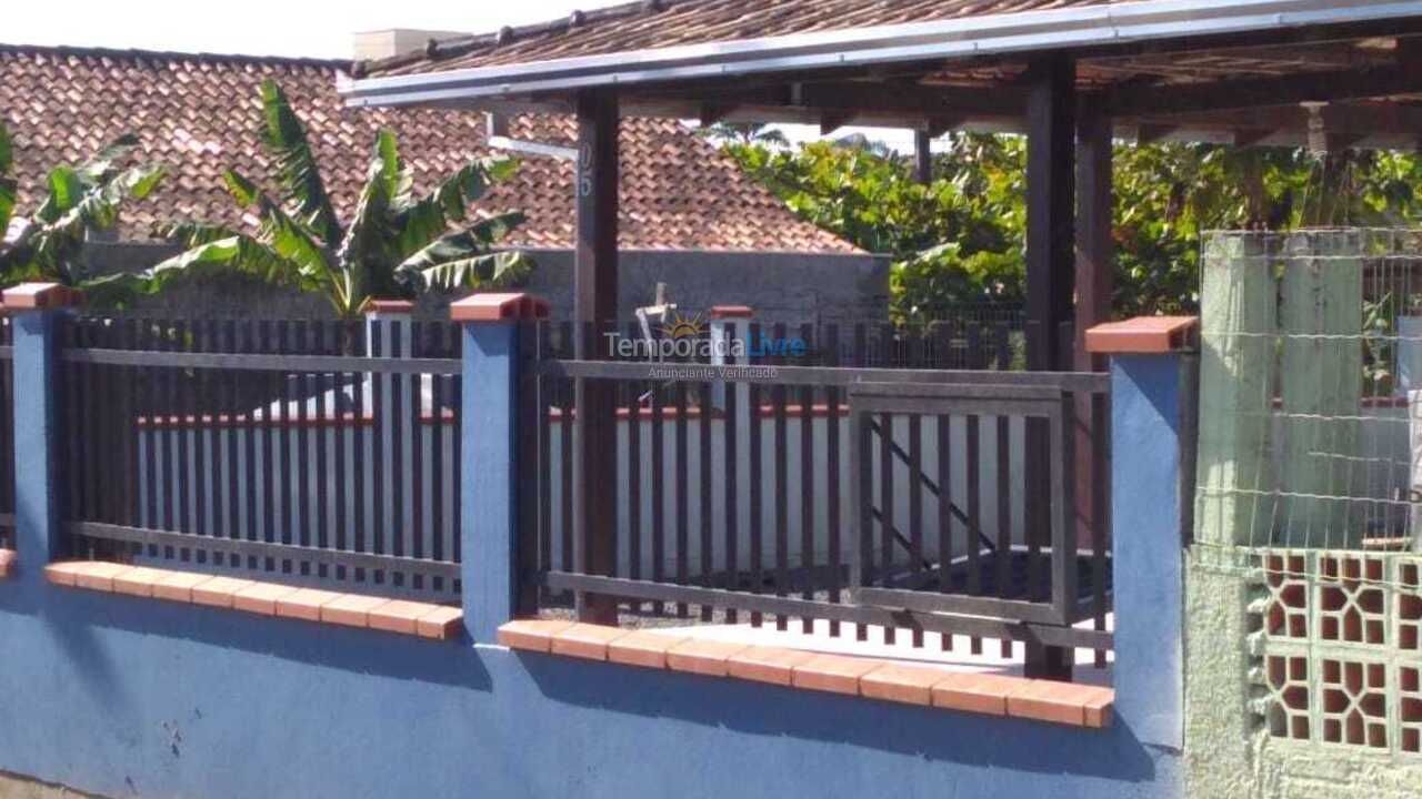 Casa para aluguel de temporada em São Francisco do Sul (Ubatuba)