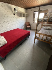 CASA DUNAS frente ao mar literalmente na areia, acomoda até 12 pessoas