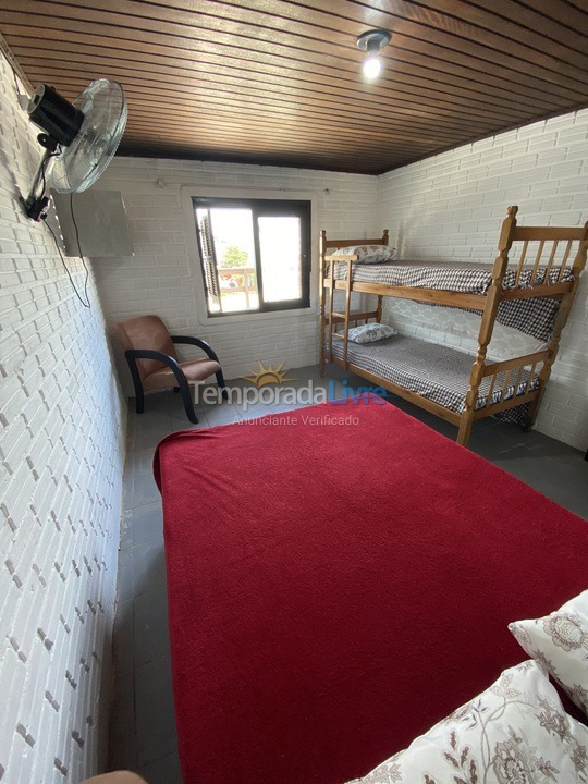 Casa para aluguel de temporada em Passo de Torres (Praia dos Molhes)