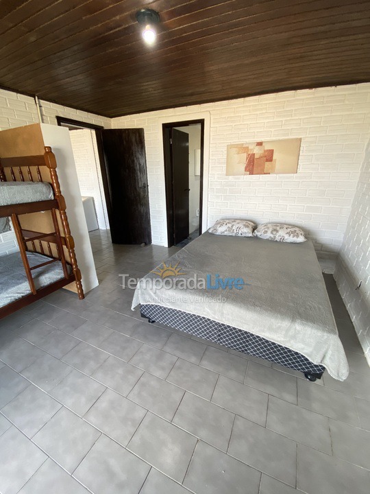 Casa para aluguel de temporada em Passo de Torres (Praia dos Molhes)