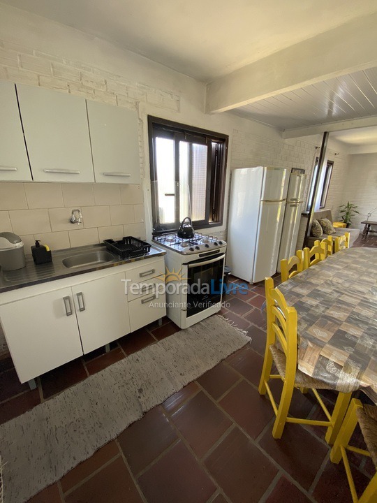 Casa para aluguel de temporada em Passo de Torres (Praia dos Molhes)