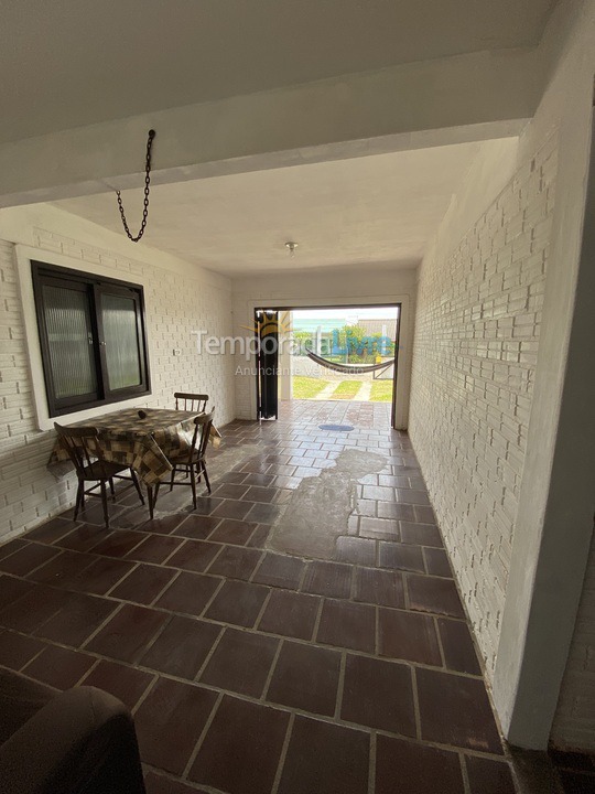 Casa para aluguel de temporada em Passo de Torres (Praia dos Molhes)