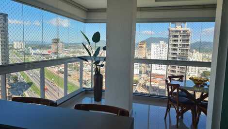 Apartamento de alto nivel en Meia Praia con capacidad para 9 personas