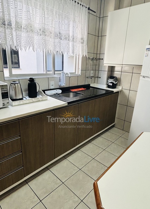 Apartamento para aluguel de temporada em Itapema (Meia Praia)