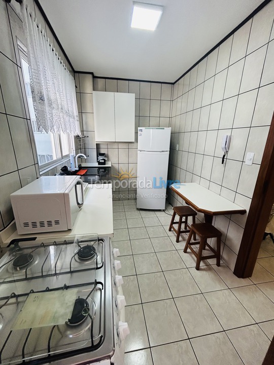 Apartamento para aluguel de temporada em Itapema (Meia Praia)