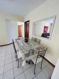 Lindo Apartamento em Meia Praia para Aluguel de Temporada Perto do MAr