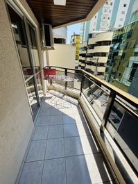 Lindo Apartamento em Meia Praia para Aluguel de Temporada Perto do MAr