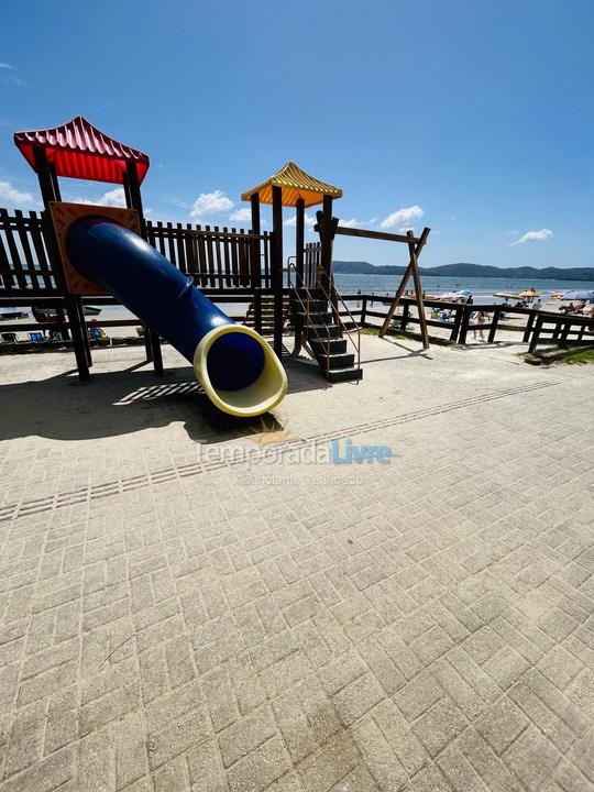 Apartamento para aluguel de temporada em Itapema (Meia Praia)