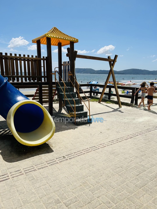 Apartamento para aluguel de temporada em Itapema (Meia Praia)