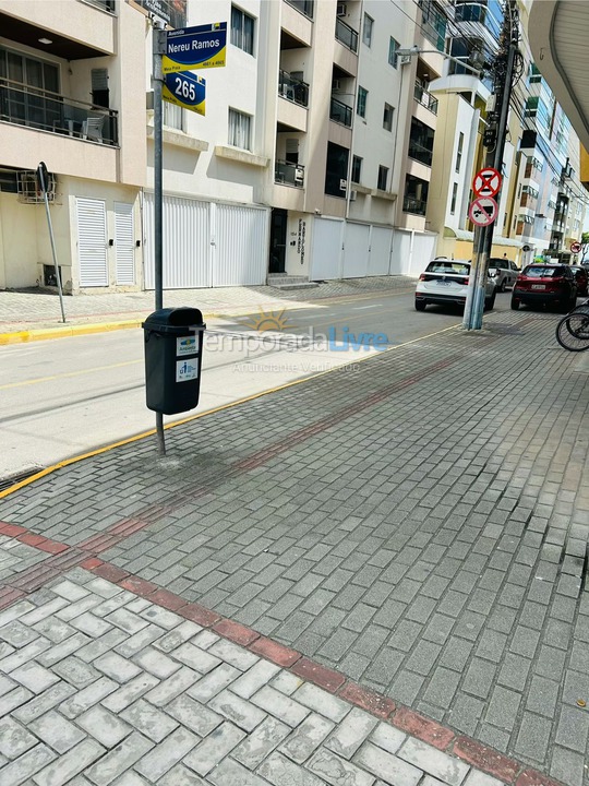 Apartamento para aluguel de temporada em Itapema (Meia Praia)