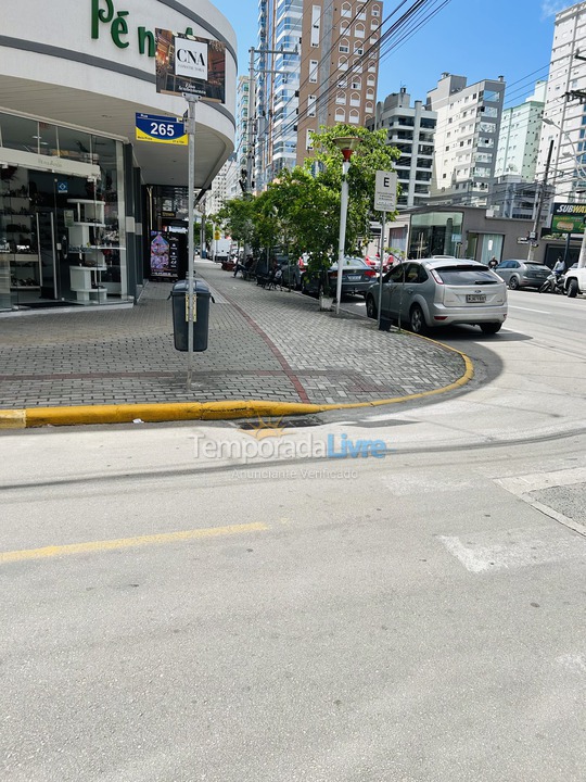 Apartamento para aluguel de temporada em Itapema (Meia Praia)