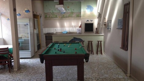 Amplia casa con piscina: perfecta para familias y amigos.