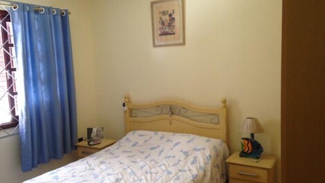 Amplia casa con piscina: perfecta para familias y amigos.