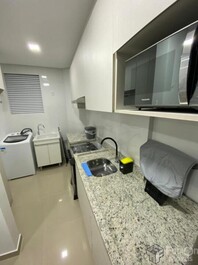 Apartamento de 1 Suíte e 1 Quarto à 180m da Praia de Mariscal