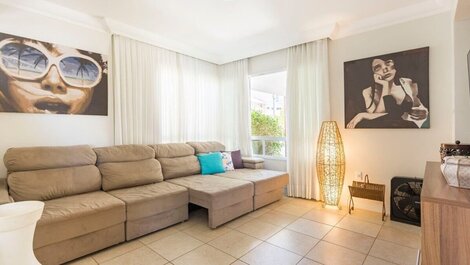 Casa de artista a 60 metros del mar, piscina climatizada, 4 dormitorios.