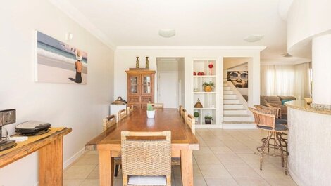 Casa de artista a 60 metros del mar, piscina climatizada, 4 dormitorios.