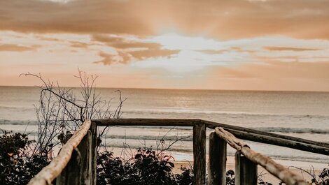 Casa de artista a 60 metros del mar, piscina climatizada, 4 dormitorios.