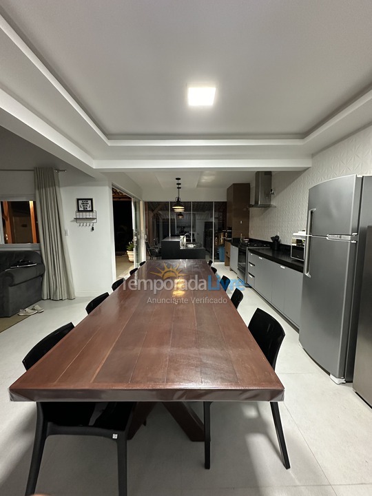 Casa para aluguel de temporada em Camaçari (Praia de Guarajuba)