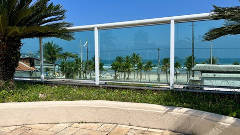 Spectacular house overlooking the beach