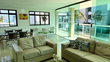 Spectacular house overlooking the beach