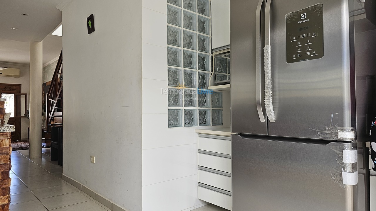 Casa para aluguel de temporada em Ubatuba (Praia do Lázaro)