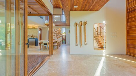 Casa de lujo con criada y cocinera