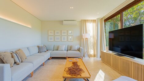 Casa de lujo con criada y cocinera