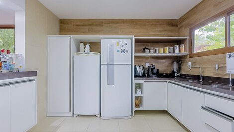 Casa de 6 habitaciones a 500 m de la playa con mucama incluida, Guarajuba