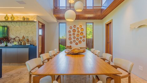 Casa de lujo con criada y cocinera