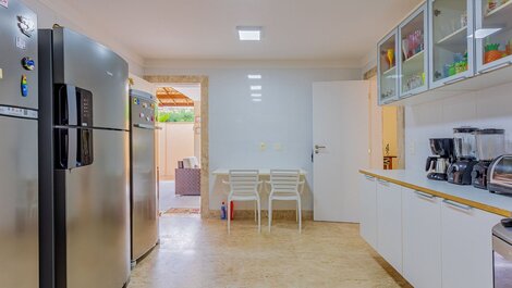 Excellent 5 Bedroom House 300m from the Beach