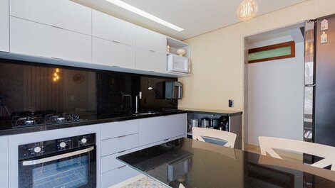 Excelente casa de 6 suites a 200m de la playa