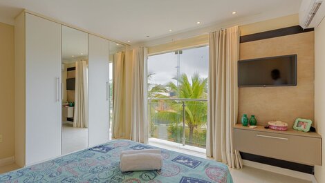 Excellent 5 Bedroom House 300m from the Beach