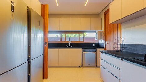 Casa de lujo con criada y cocinera