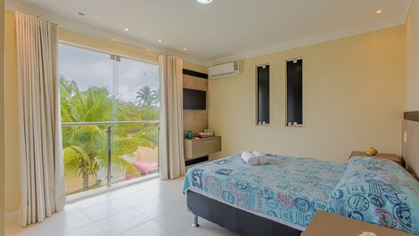 Excellent 5 Bedroom House 300m from the Beach