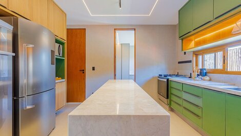 Casa de lujo con 6 suites y servicio de limpieza incluido