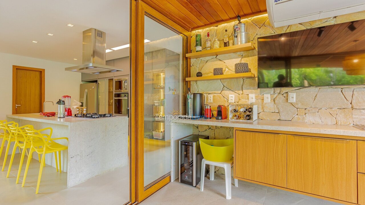 Casa para aluguel de temporada em Mata de São João (Praia do Forte)