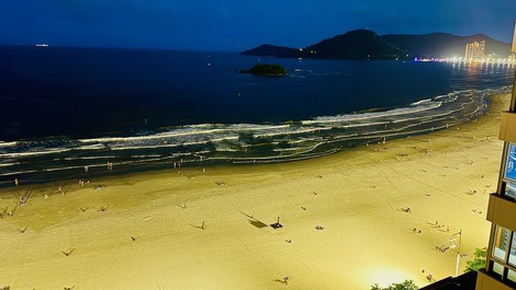 FRENTE MAR! CENTRO; 4 QUARTOS; 4 BANHEIROS; 3 AR; 1 VAGA; 10 PESSOAS