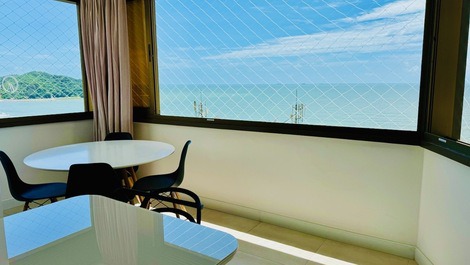 FRENTE MAR! CENTRO; 4 QUARTOS; 4 BANHEIROS; 3 AR; 1 VAGA; 10 PESSOAS