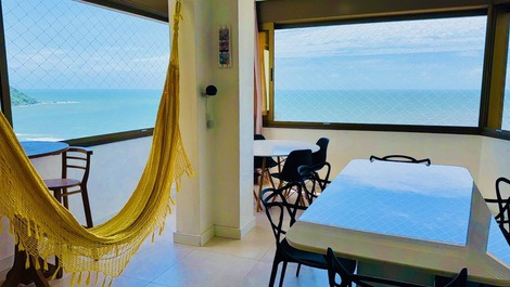 FRENTE MAR! CENTRO; 4 QUARTOS; 4 BANHEIROS; 3 AR; 1 VAGA; 10 PESSOAS