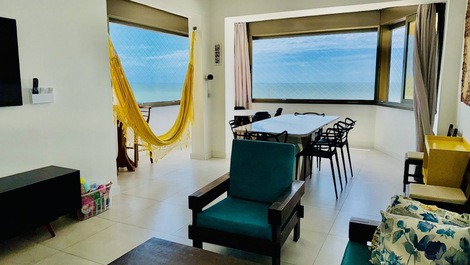 FRENTE MAR! CENTRO; 4 QUARTOS; 4 BANHEIROS; 3 AR; 1 VAGA; 10 PESSOAS