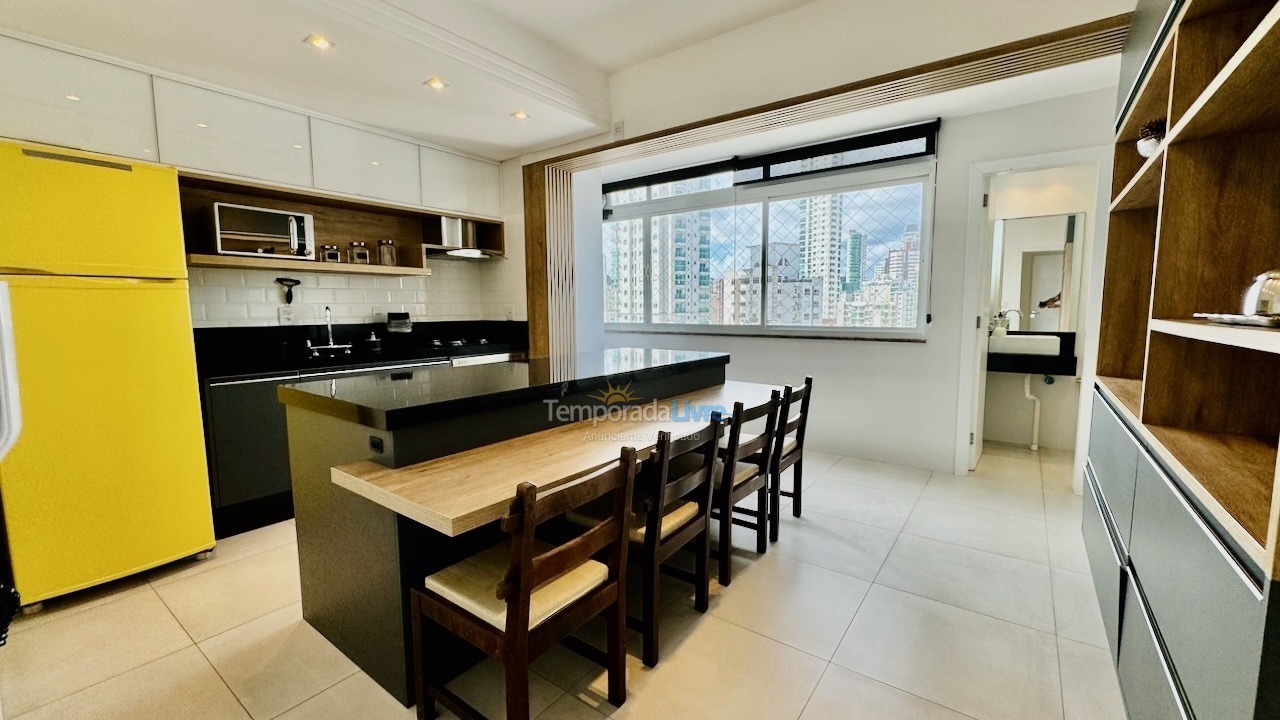 Apartamento para aluguel de temporada em Balneário Camboriú (Praia Central)